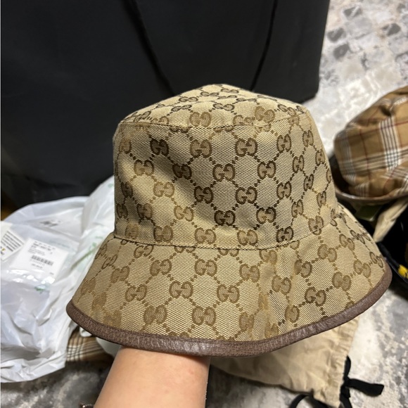 New Gucci Reversible GG Supreme Horsebit Bucket Hat Beige Canvas/ Wool - Picture 2 of 7
